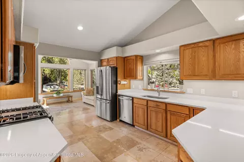 Kitchen - 985 Lupine Circle Basalt Co 81621 Cir, Basalt, CO 81621 photo 1 of 1