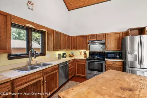 Kitchen - 71 Crossland Drive Basalt Co 81621 Dr, Basalt, CO 81621 photo 1 of 1