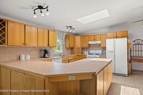 Kitchen - 576 E Vista Drive Silt Co 81652 Dr, Silt, CO 81652 photo 2 of 3