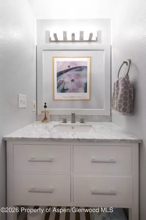 Bath - 405 Park Avenue B4 Basalt Co 81621 Ave #B4, Basalt, CO 81621 photo 1 of 11