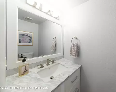 Bath - 405 Park Avenue B4 Basalt Co 81621 Ave #B4, Basalt, CO 81621 photo 2 of 11
