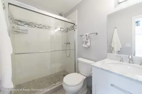 Bath - 405 Park Avenue B4 Basalt Co 81621 Ave #B4, Basalt, CO 81621 photo 8 of 11