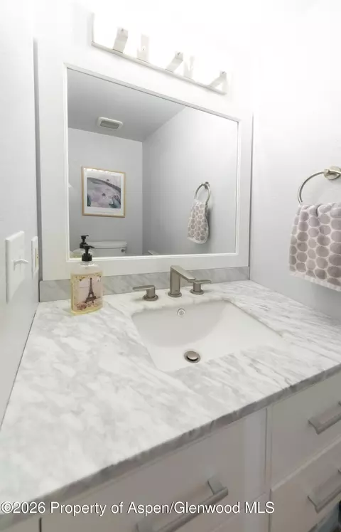 Bath - 405 Park Avenue B4 Basalt Co 81621 Ave #B4, Basalt, CO 81621 photo 10 of 11