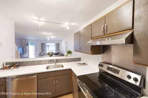 Kitchen - 405 Park Avenue B4 Basalt Co 81621 Ave #B4, Basalt, CO 81621 photo 3 of 4