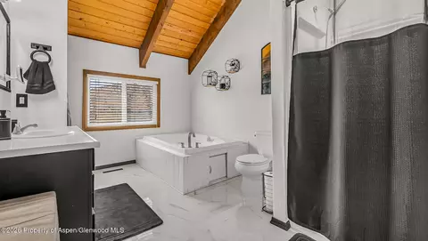 Bath - 30049 Colorado 64 Rangely Co 81648, Rangely, CO 81648 photo 2 of 2