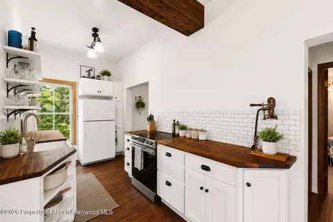 Kitchen - 188 Redstone Boulevard Redstone Co 81623 Blvd, Redstone, CO 81623 photo 2 of 4