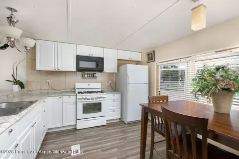Kitchen - 1900 Willits Lane 30 Basalt Co 81621 Ln #30, Basalt, CO 81621 photo 1 of 3