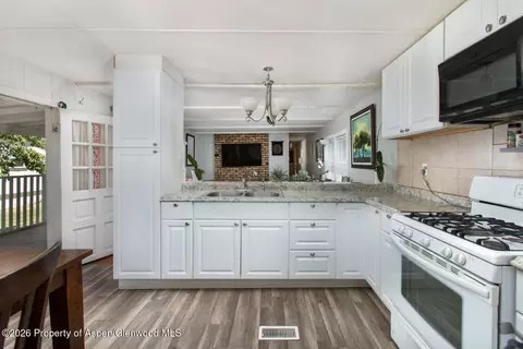 Kitchen - 1900 Willits Lane 30 Basalt Co 81621 Ln #30, Basalt, CO 81621 photo 3 of 3