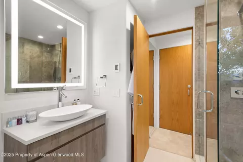 Bath - 699 Eppley Drive Aspen Co 81611 Dr, Aspen, CO 81611 photo 5 of 8
