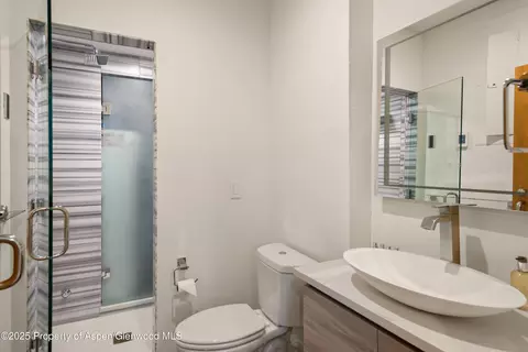 Bath - 699 Eppley Drive Aspen Co 81611 Dr, Aspen, CO 81611 photo 4 of 8