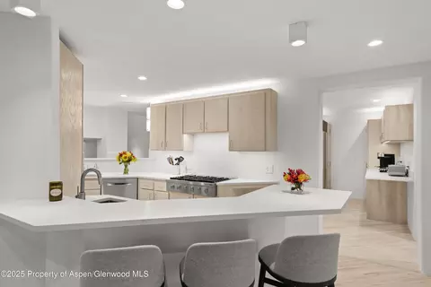 Kitchen - 699 Eppley Drive Aspen Co 81611 Dr, Aspen, CO 81611 photo 2 of 4