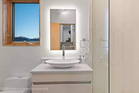 Bath - 699 Eppley Drive Aspen Co 81611 Dr, Aspen, CO 81611 photo 3 of 8