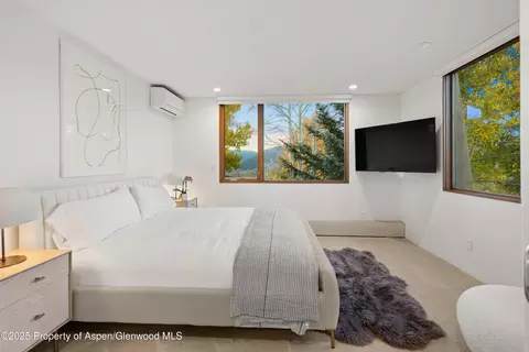 Bedroom - 699 Eppley Drive Aspen Co 81611 Dr, Aspen, CO 81611 photo 4 of 9