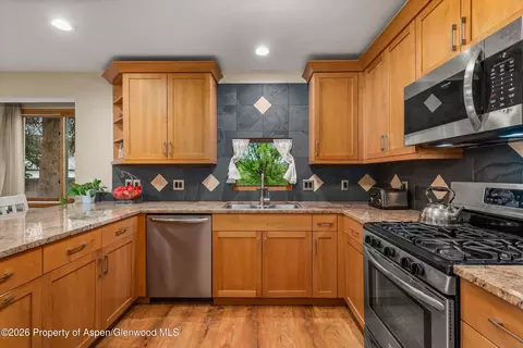 Kitchen - 33 Mountain Court Basalt Co 81621 Ct, Basalt, CO 81621 photo 2 of 5