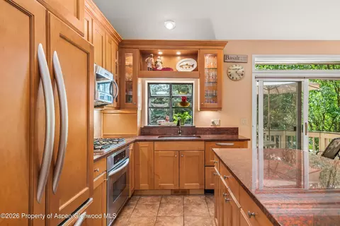 Kitchen - 1504 Mockingbird Lane Basalt Co 81621 Ln, Basalt, CO 81621 photo 3 of 3