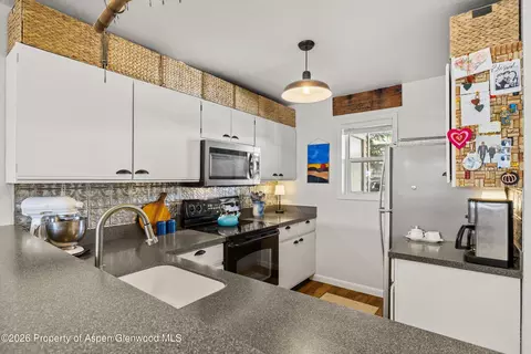 Kitchen - 405 Park Avenue B2 Basalt Co 81621 Ave #B2, Basalt, CO 81621 photo 1 of 2