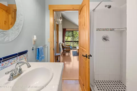 Bath - 372 Hawk Lane Basalt Co 81621 Ln, Basalt, CO 81621 photo 6 of 6