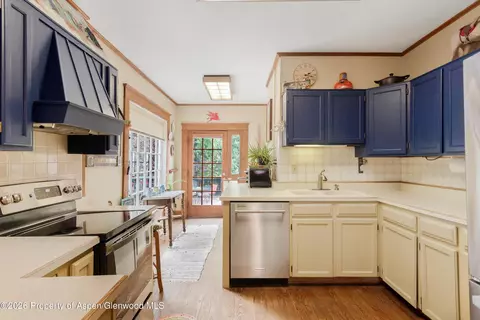 1017 Cooper Avenue Glenwood Springs Co 81601 Ave, Glenwood Springs, CO 81601