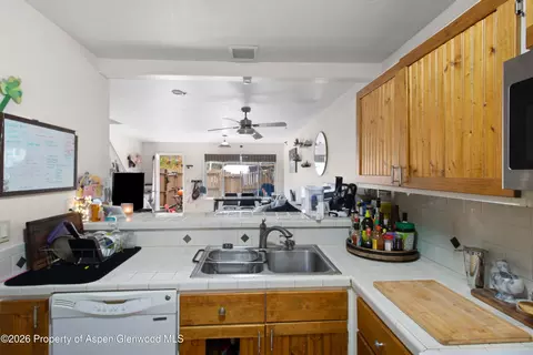 Kitchen - 323 Park Avenue G-4 Basalt Co 81621 Ave #G-4, Basalt, CO 81621 photo 2 of 2