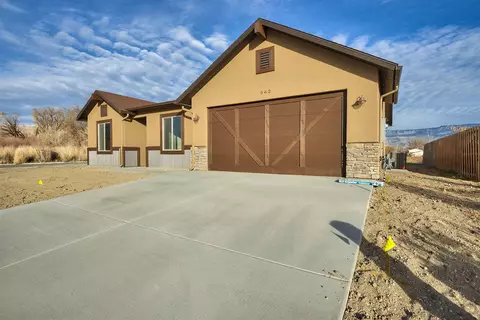 562 Wright St, Clifton, CO 81520 photo 2