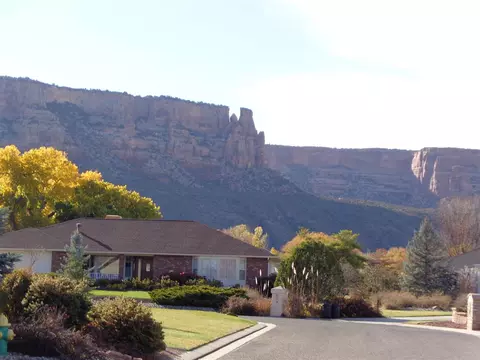 562 E Saddle Dr, Grand Junction, CO 81507 photo 3