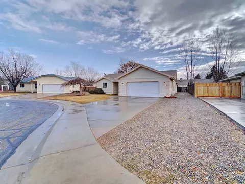 562 N Willow St, Fruita, CO 81521 photo 2