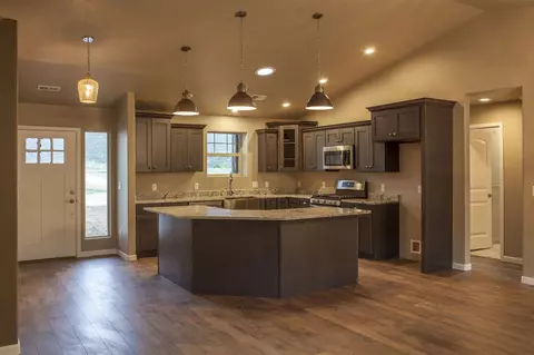 660 SE Stonebridge Dr, Cedaredge, CO 81413 photo 3
