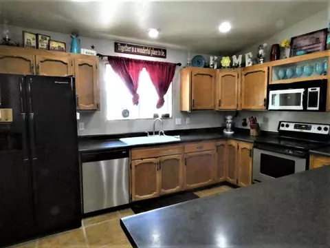 1421 La Mesa Cir, Rangely, CO 81648 photo 4