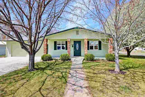 479 N Peach St, Fruita, CO 81521 photo 2