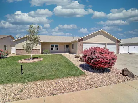 435 W Sunset Dr, Fruita, CO 81521 photo 2