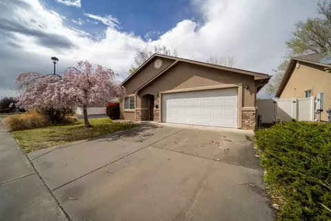 3014 Oakwood Dr, Grand Junction, CO 81504