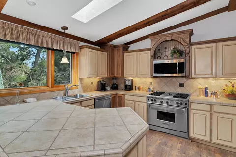 560 NE 4th St, Cedaredge, CO 81413 photo 2