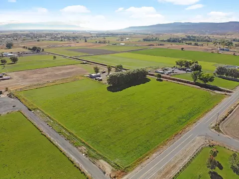 1370 12 Rd, Loma, CO 81524