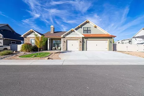 2372 Crab Apple Dr, Grand Junction, CO 81505