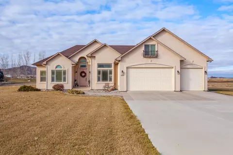 1281 13 210 Rd, Loma, CO 81524