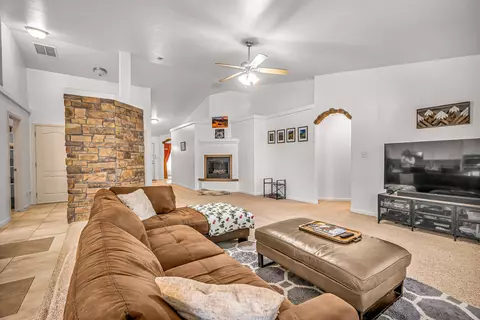 860 Dee Ann St, Fruita, CO 81521 photo 2