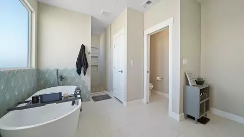 Bath - 922 Red Globe Dr, Fruita, CO 81521 photo 2 of 7