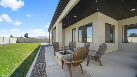 Exterior - 922 Red Globe Dr, Fruita, CO 81521 photo 6 of 10