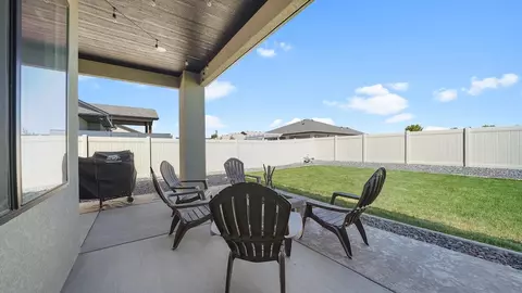 Exterior - 922 Red Globe Dr, Fruita, CO 81521 photo 5 of 10
