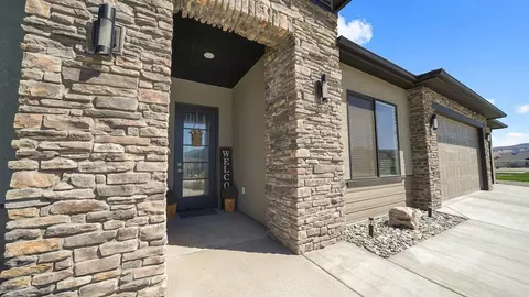 Exterior - 922 Red Globe Dr, Fruita, CO 81521 photo 4 of 10