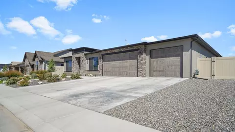 Exterior - 922 Red Globe Dr, Fruita, CO 81521 photo 10 of 10