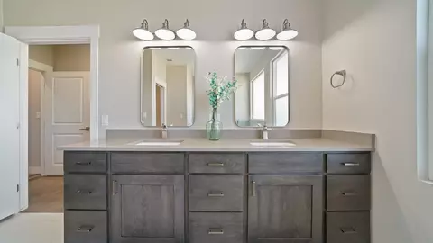 Bath - 922 Red Globe Dr, Fruita, CO 81521 photo 4 of 7