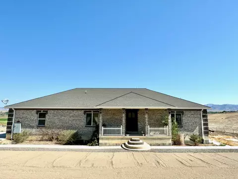 1686 O Rd, Loma, CO 81524