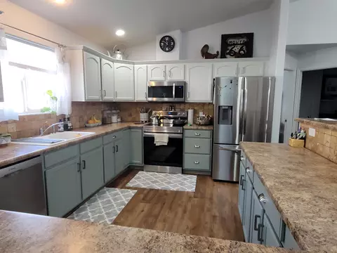 Kitchen - 853 Jasper Dr, Fruita, CO 81521 photo 3 of 4