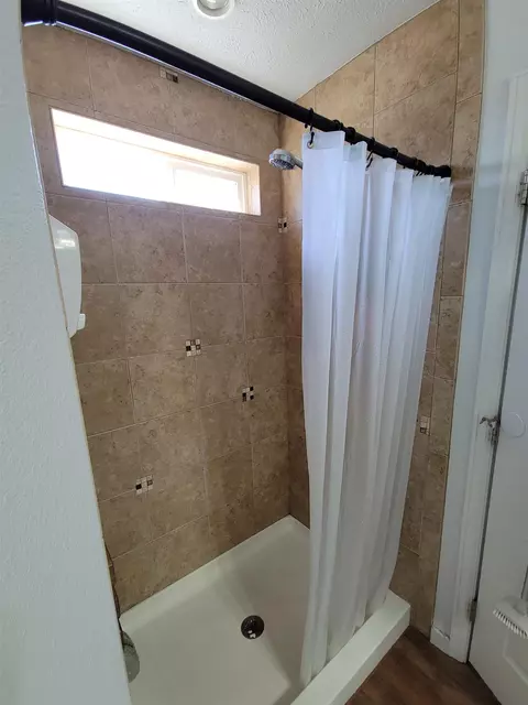 Bath - 853 Jasper Dr, Fruita, CO 81521 photo 2 of 4