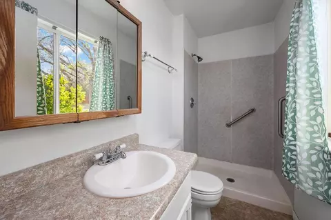 Bath - 1950 Hawthorne Ave, Grand Junction, CO 81506 photo 2 of 2