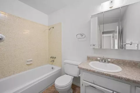 Bath - 1950 Hawthorne Ave, Grand Junction, CO 81506 photo 1 of 2