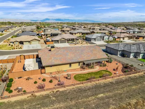 View/Area - 1223 Fairway Dr, Fruita, CO 81521 photo 2 of 4