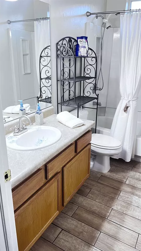 Bath - 228 S Cedar St, Fruita, CO 81521 photo 1 of 2
