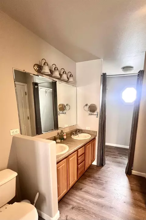 Bath - 1172 Windsor Park Dr, Fruita, CO 81521 photo 2 of 3